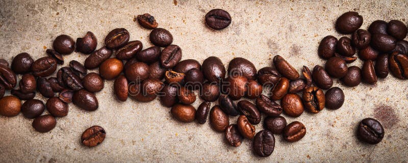 Grains de café sur le fond texturisé photo stock Grains de café sur le fond texturisé photo stock