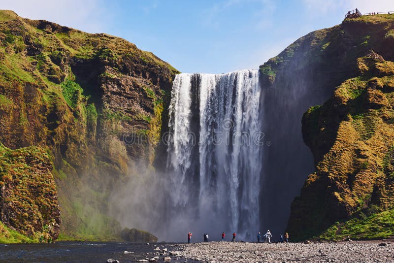 Gran cascada Skogafoss en el sur de Islandia cerca de la ciudad de Skogar Escena dramática y pintoresca fotos de archivo Gran cascada Skogafoss en el sur de Islandia cerca de la ciudad de Skogar Escena dramática y pintoresca fotos de archivo