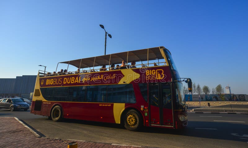 Grand autobus de Dubaï Houblon-sur l'houblon- image stock Grand autobus de Dubaï Houblon-sur l'houblon- image stock