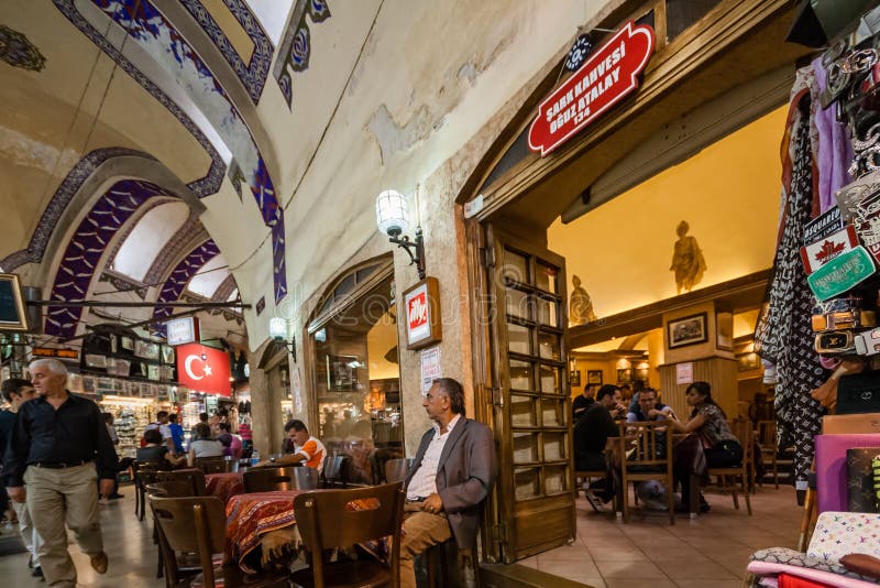 Premium Photo  Istanbul, turkey - september 08, 2014: the grand bazaar is  one of the largest and oldest covered markets in the world on september 08,  2014 in istanbul, turkey.