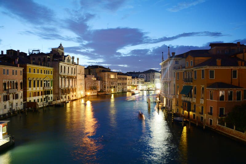 Grand Canal i aftonen, Venedig, Italien, Europa arkivfoton Grand Canal i aftonen, Venedig, Italien, Europa arkivfoton