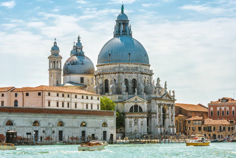 Grand Canal met Basiliek Santa Maria della Salute, Venetië, Italië stock foto's Grand Canal met Basiliek Santa Maria della Salute, Venetië, Italië stock foto's