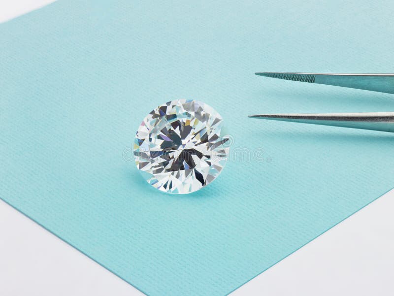 Grand diamant sur Tiffany Blue Background photos libres de droits Grand diamant sur Tiffany Blue Background photos libres de droits