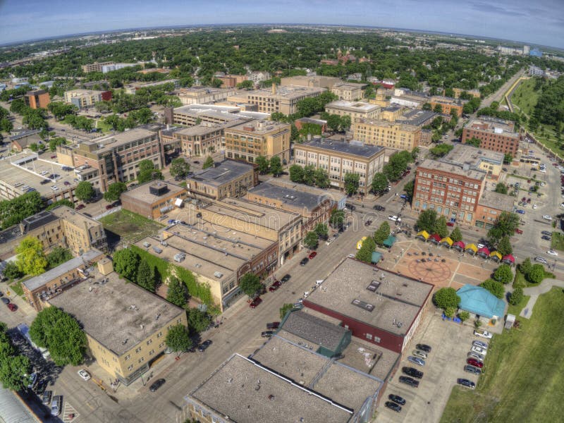 Grand Forks är en stor North Dakota stad på Redet River på genomskärningen av huvudväg 2 och mellanstatliga 29 en timmesöder av arkivfoto Grand Forks är en stor North Dakota stad på Redet River på genomskärningen av huvudväg 2 och mellanstatliga 29 en timmesöder av arkivfoto