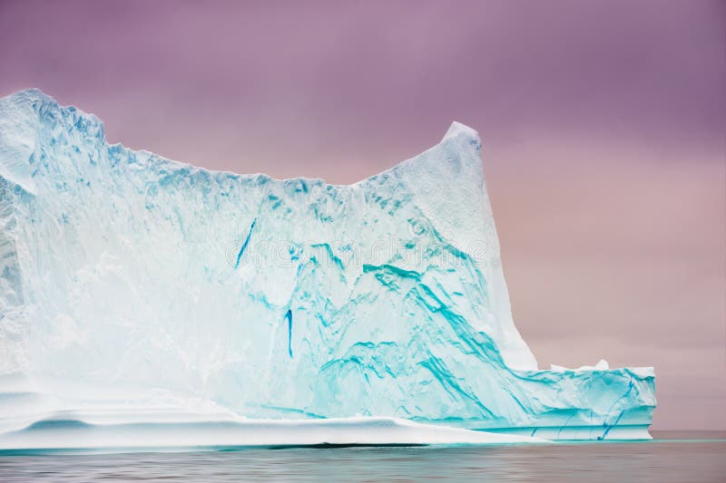 Iceberg Au Groenland Pendant Le Coucher Du Soleil Photo