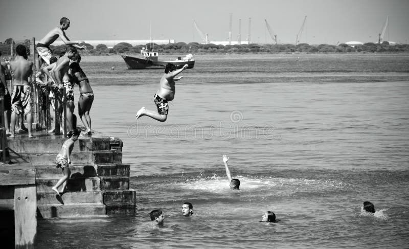 Jeune Sauteur Audacieux images stock