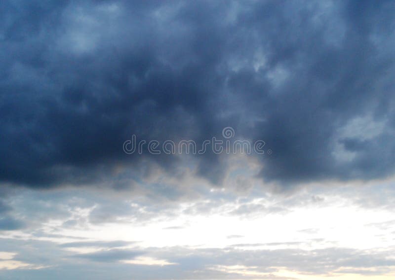 Grand nuage image stock. Image du nuage, beau, photo - 94641995