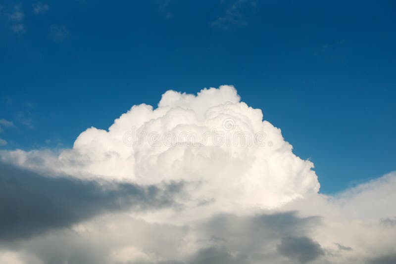 Огромное белое облако. Облака из белого шоколада. Сплошными белыми облаками сплошными белыми облаками 1 вариант. Huge White cloud.