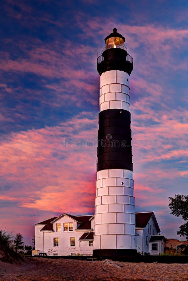Grand phare de sable à l'aube photos libres de droits