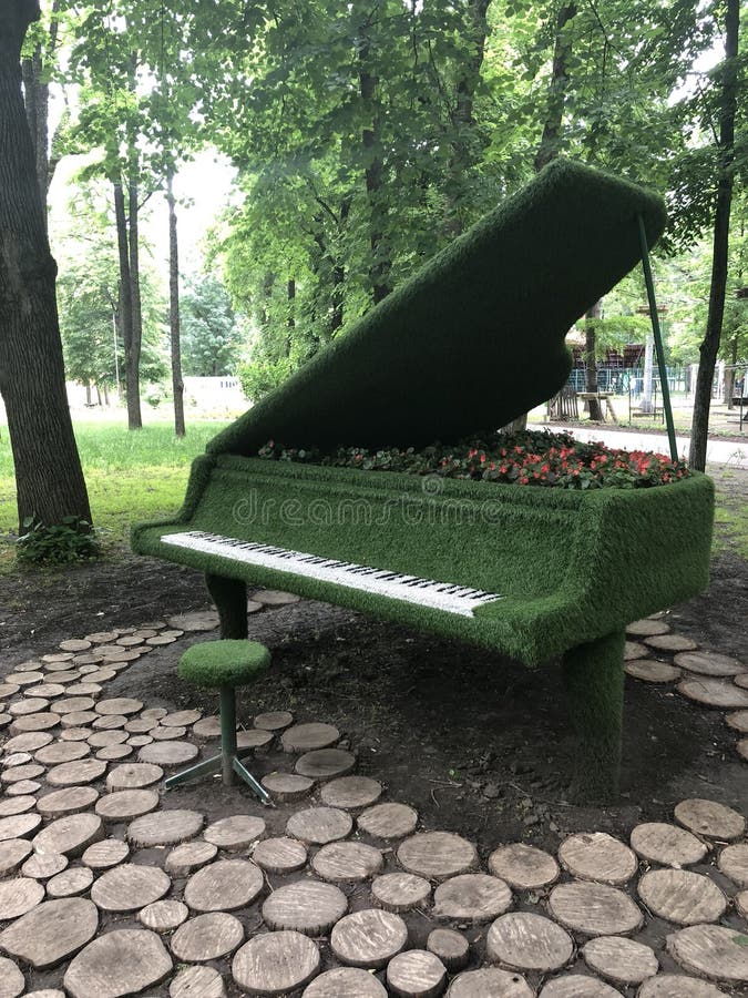 Grand piano in the garden stock image. Image of nature - 45553345