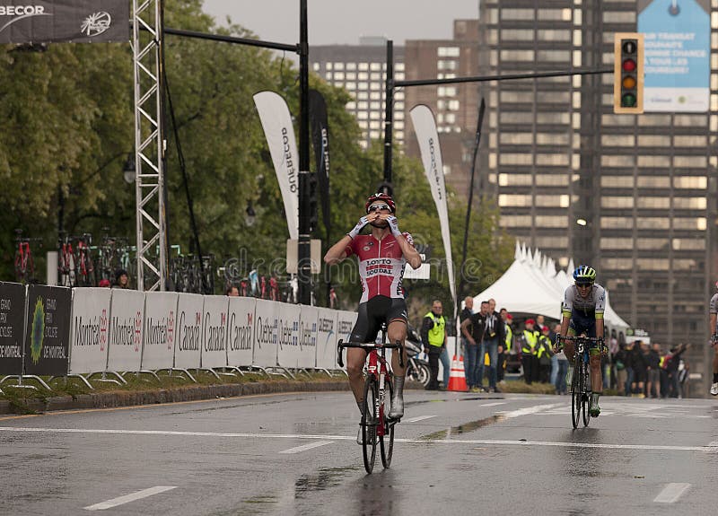 cyclist tour montreal