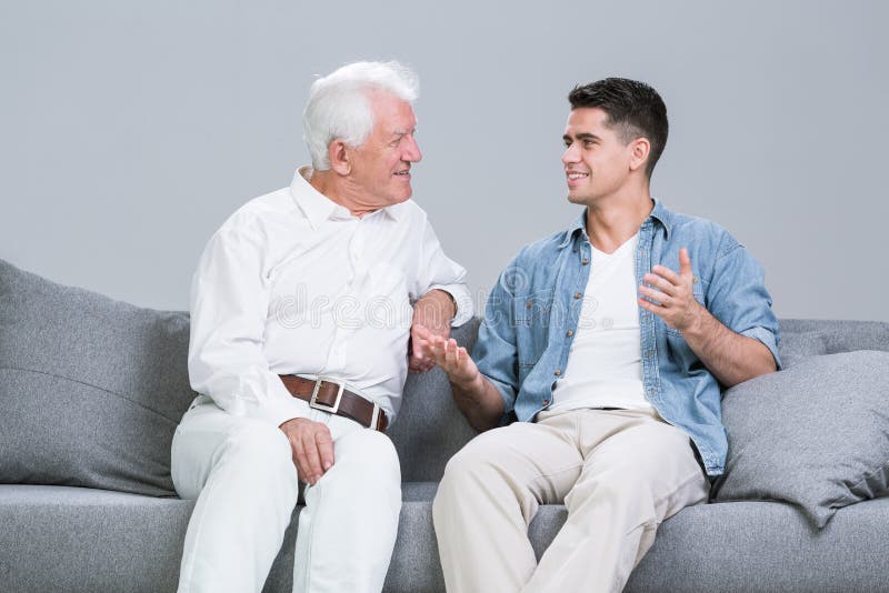 Grand-père et petit-fils passant le temps photographie stock