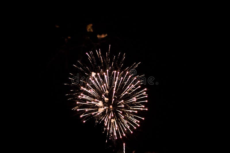 Grand Rapids Michigan die 4 van Juli met vuurwerk vieren stock fotografie Grand Rapids Michigan die 4 van Juli met vuurwerk vieren stock fotografie