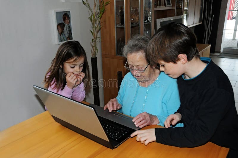 Grandma gets a lesson in computer operation