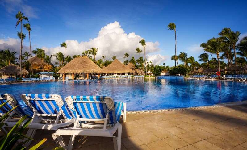 Grande Bahia Principe Hotel Pool & Antivari il 9 novembre 2015 in Punta Cana, Repubblica dominicana immagine stock libera da diritti Grande Bahia Principe Hotel Pool & Antivari il 9 novembre 2015 in Punta Cana, Repubblica dominicana immagine stock libera da diritti