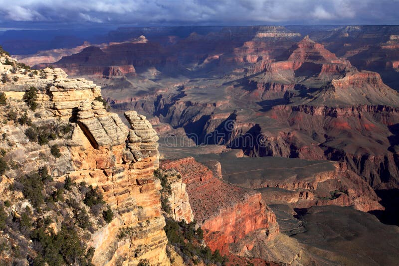Grande canyon al tramonto immagini stock Grande canyon al tramonto immagini stock