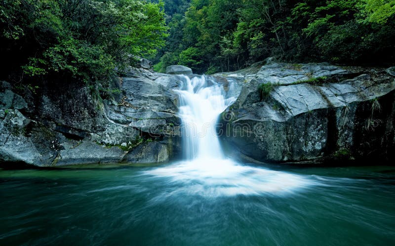 Grande cascata della foresta pluviale immagine stock libera da diritti Grande cascata della foresta pluviale immagine stock libera da diritti