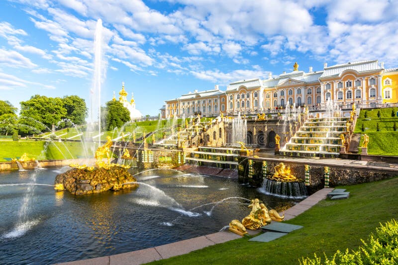 Grande Cascata do Palácio de Peterhof e da fonte Samson, São Petersburgo, Rússia