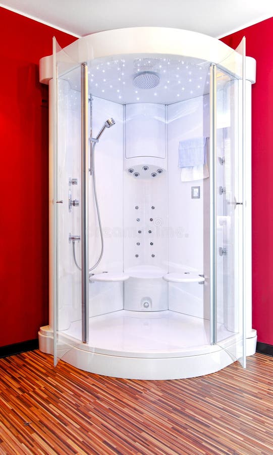 Grande Douche Faisante Le Coin Photo stock Image du douche