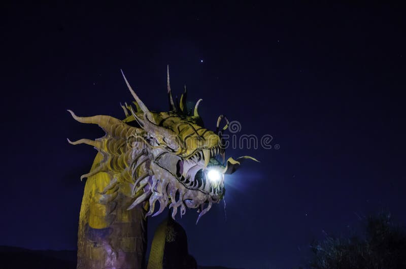 Grande escultura do metal de um dragão em Anza Borrego imagem de stock Grande escultura do metal de um dragão em Anza Borrego imagem de stock