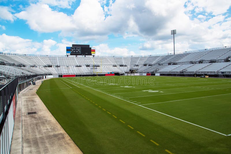 Jogo de Futebol Americano em Orlando na Universidade Central da Flórida 