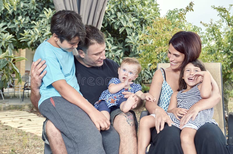 Grande famiglia fotografie stock libere da diritti Grande famiglia fotografie stock libere da diritti