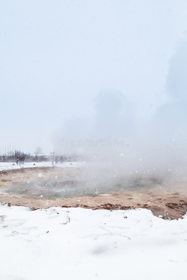 Grande Geysir, é um geyser em Islândia imagem de stock royalty free Grande Geysir, é um geyser em Islândia imagem de stock royalty free