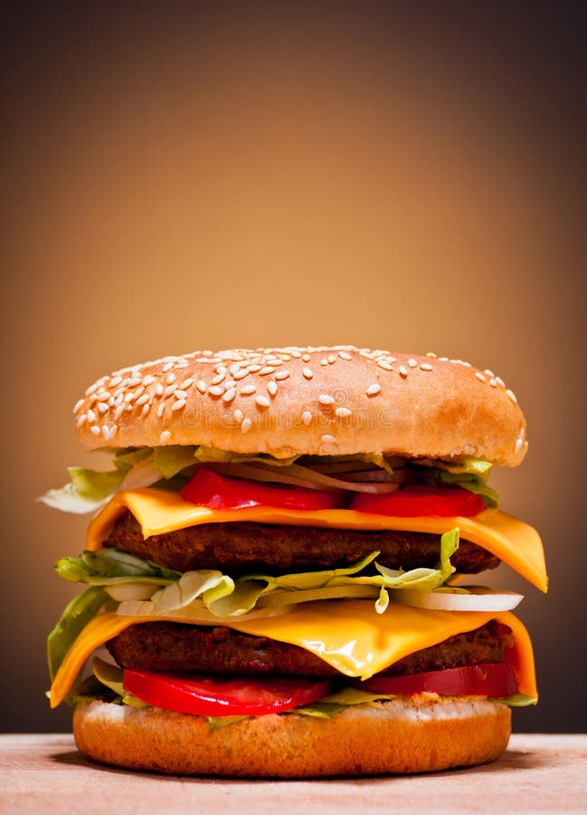 Grande hamburguer dobro imagens de stock royalty free Grande hamburguer dobro imagens de stock royalty free