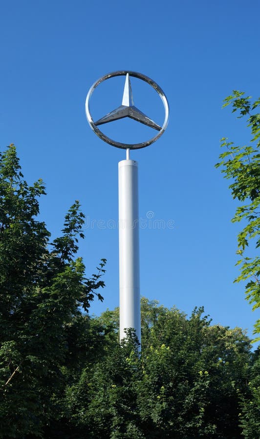 Grande Mercedes-Benz Logo fotografia stock Grande Mercedes-Benz Logo fotografia stock