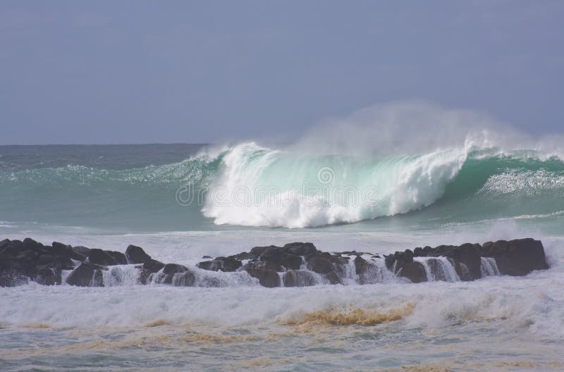 Grande onde, rivage du nord Oahu, Hawaï image stock Grande onde, rivage du nord Oahu, Hawaï image stock