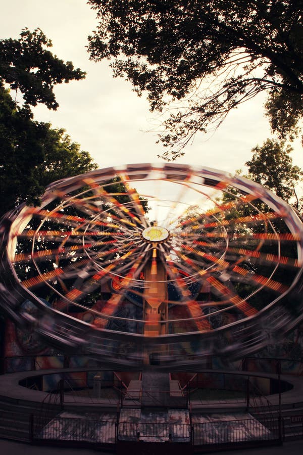 Download Grande Roue Modifiée La Tonalité Dans Le Style De Vintage Photo stock - Image du joie, abstrait: 77152814