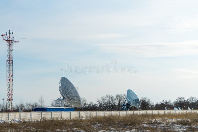 Grande tamanho da antena parabólica Um provedor de Internet principal fotografia de stock Grande tamanho da antena parabólica Um provedor de Internet principal fotografia de stock