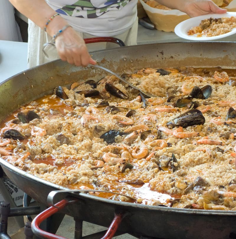Grande une Paella photo stock. Image du paëlla, fermer 6765162