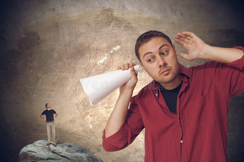 Grande uomo contro il piccolo uomo immagine stock libera da diritti Grande uomo contro il piccolo uomo immagine stock libera da diritti
