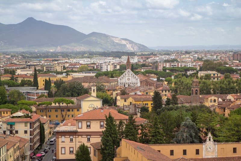 Grande vista do Pisa da torre inclinada, Toscânia, Itália imagens de stock Grande vista do Pisa da torre inclinada, Toscânia, Itália imagens de stock