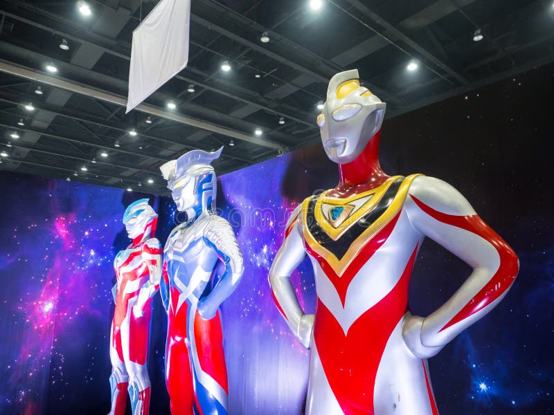 A grandezza naturale di Ultraman Ginga, di Gaia e del modello zero è una serie televisiva giapponese prodotta dalle produzioni di immagini stock A grandezza naturale di Ultraman Ginga, di Gaia e del modello zero è una serie televisiva giapponese prodotta dalle produzioni di immagini stock