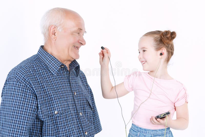 Abuelo se folla a su nieta