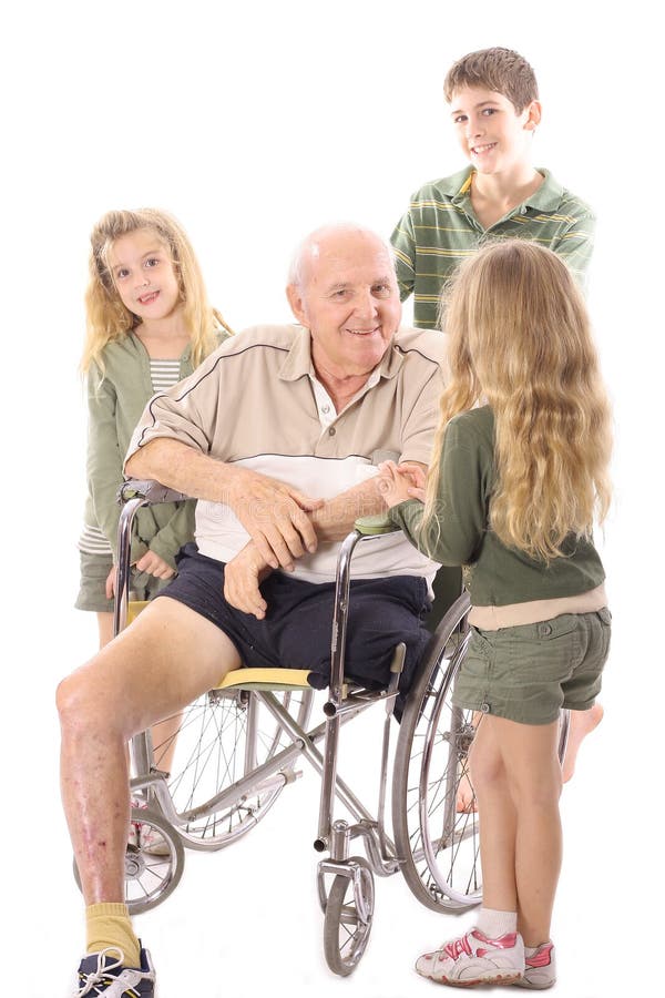 Grandpa que fala com seus netos