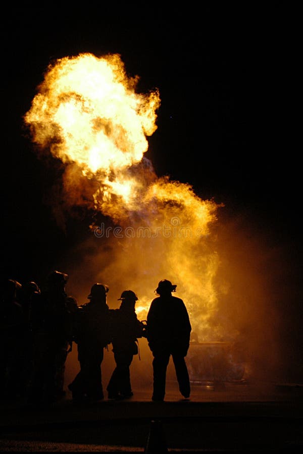 Grands flammes et sapeurs-pompiers Grands flammes et sapeurs-pompiers