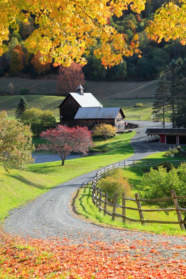 Granero viejo en el lado rural de Vermont fotografía de archivo Granero viejo en el lado rural de Vermont fotografía de archivo
