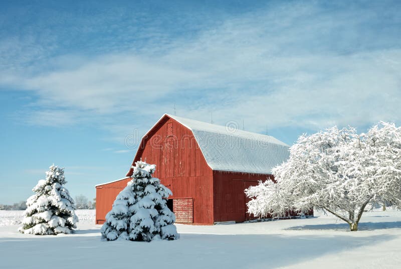 Grange rouge avec la neige images libres de droits Grange rouge avec la neige images libres de droits