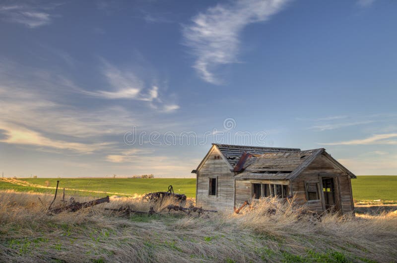 Casa Abandonada Vieja De La Granja En La Pradera De Colorado Foto de
