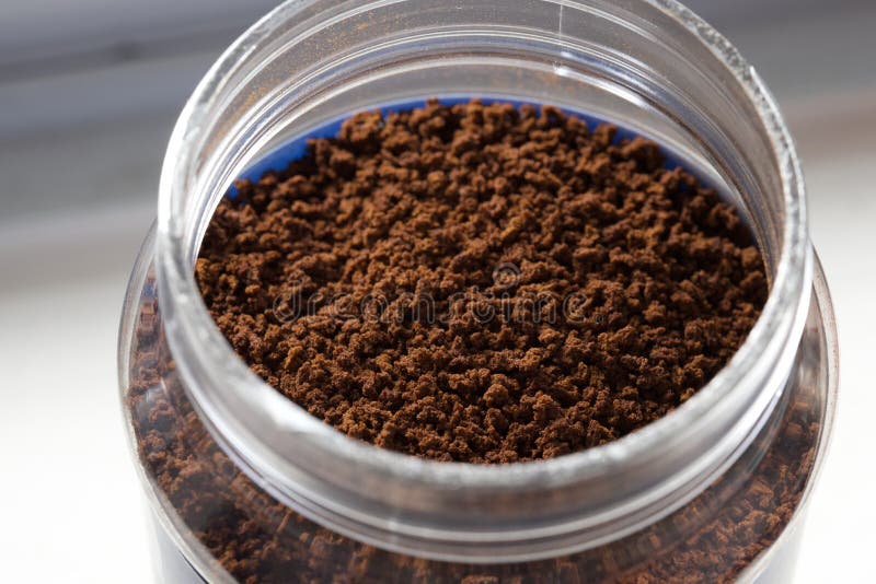 Granules de café dans le pot photos libres de droits Granules de café dans le pot photos libres de droits