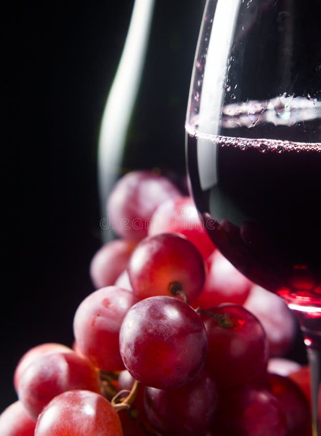 Grape and glass with red wine