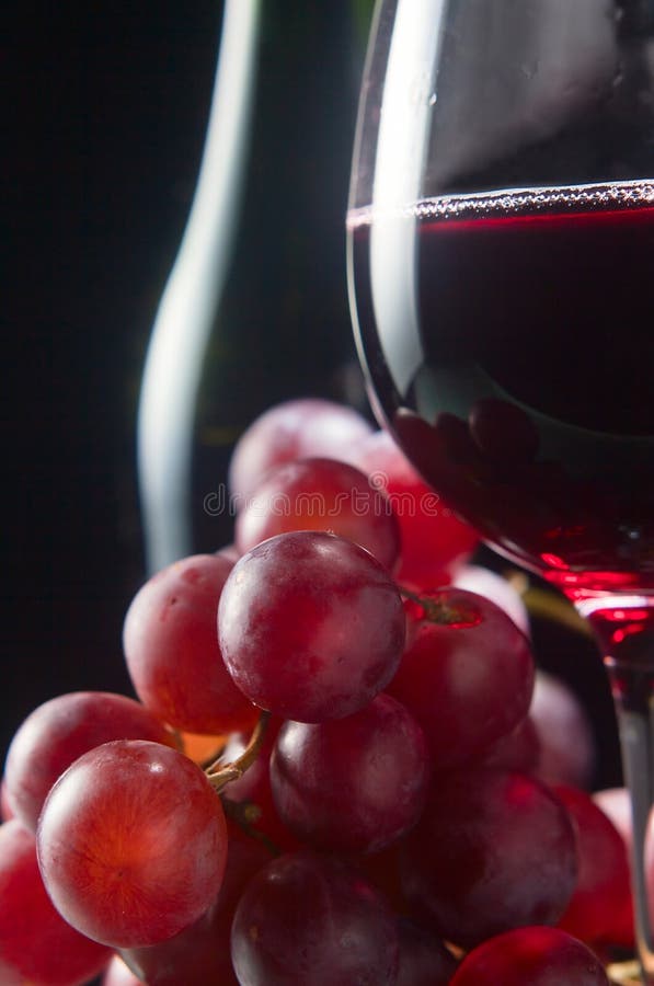 Grape and glass with red wine