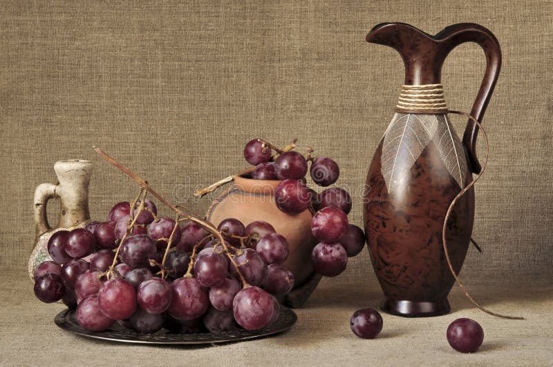 Grapes red and ceramic ware