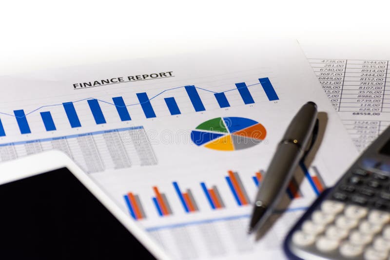 Graphiques, diagrammes, table d'affaires Le lieu de travail des gens d'affaires État de finances images libres de droits Graphiques, diagrammes, table d'affaires Le lieu de travail des gens d'affaires État de finances images libres de droits