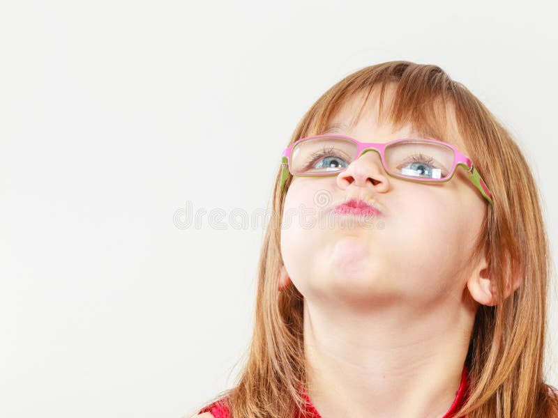 Grappig meisje in glazen stock foto's Grappig meisje in glazen stock foto's