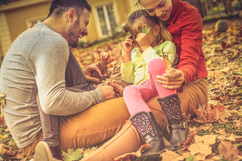 Grappig meisje waar u bent? Familie stock fotografie Grappig meisje waar u bent? Familie stock fotografie