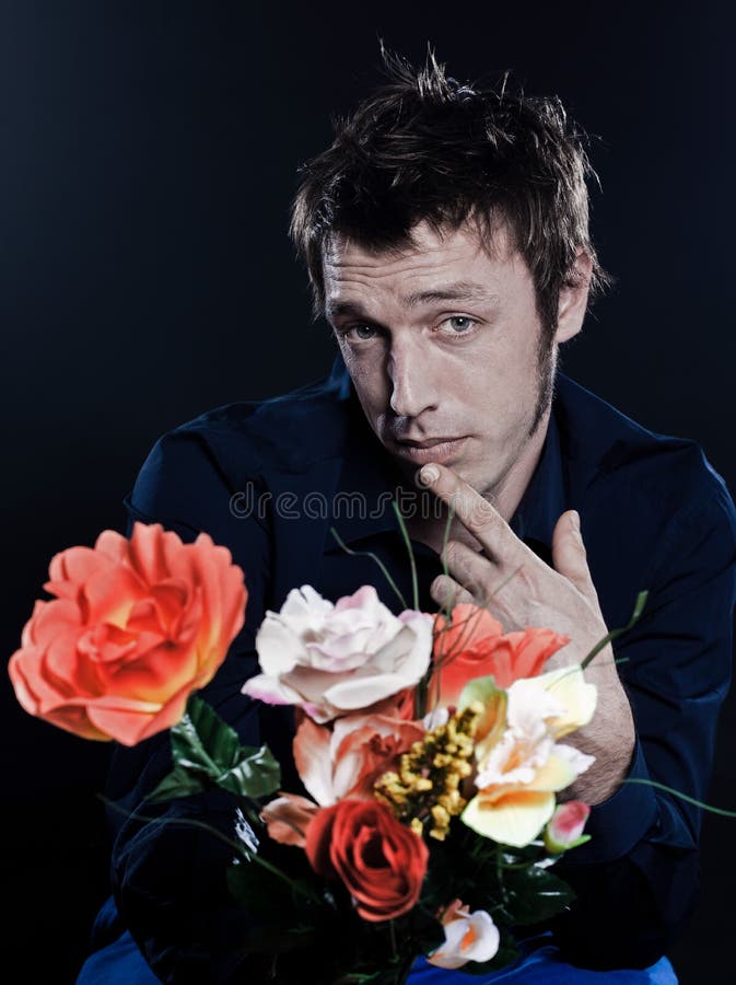 Grappige de aanbiedingsbloem van het Portret van de Mens stock afbeeldingen Grappige de aanbiedingsbloem van het Portret van de Mens stock afbeeldingen